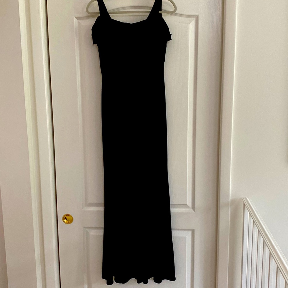 NW NIGHTWAY Black Gown Size 6 front cross strap & slit/back zipper/very elegant